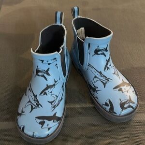 Lily and Dan Rain Boots w/Sharks EUC Little Boys Sz 11/12 - Light and Navy Blue